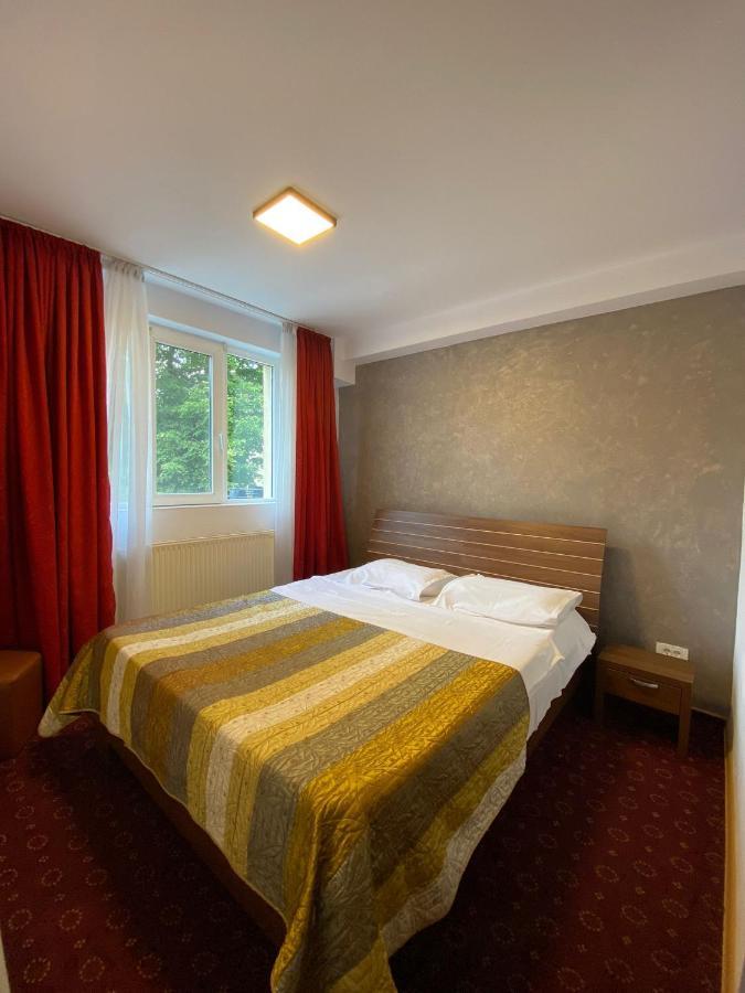 Global Boutique Aparthotel Brasov Bagian luar foto